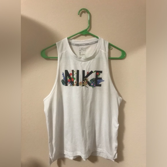 New NIKE Tank Tops Women - Picture 4 of 6